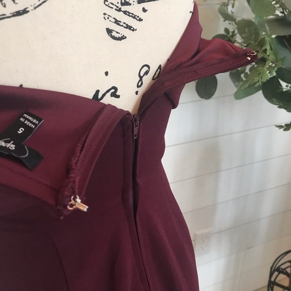 SPEECHLESS Maroon Off-Shoulder Dress - junior 5 - Picture 7 of 8